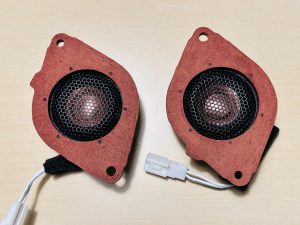 レクサス　LBX lexus マークレビンソン　Mark Levinson スピーカー交換　unityスピーカー　センンタースピーカー　ダッシュボード　ツイーター　ワイドレンジ　フルレンジ　コアキシャル　ミッドレンジ　2インチ ワイドレンジドライバー　3インチ　下まで出るツイーター　ユニティスピーカー　マクレビ　カーオーディオ　音質　スピーカー交換　アップグレード　通販　名古屋　ホットワイヤード　カーオーディオ専門店　抵抗値　インピーダンス　位相　フェーズ　車種別　ハーネス　コネクター　プラグアンドプレイ　kicker blam aqua HOT WIRED AudioCircle オーディオサークル