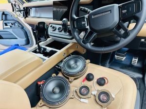 ランドローバー　ディフェンダー　land rover defender 110 90 スピーカー交換　カーオーディオ　メリディアン　meridian ツイーター　ミッドレンジ　スコーカー　ウーハー　サブウーハー　音質改善　音質向上　純正メリディアン　デッドニング　調音施行　断熱　ワイドレンジドライバー　ハイエンド　プレミアムカーオーディオ　ジャガー純正メリディアン　ローバー純正　純正meridian  Mercury Car Audio ce165 FORMULA-X FX-101 プラグアンドプレイ