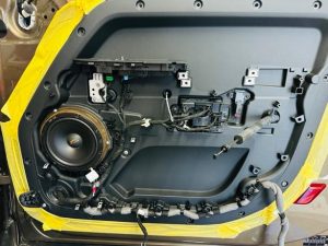 ランドローバー　ディフェンダー　land rover defender 110 90 スピーカー交換　カーオーディオ　メリディアン　meridian ツイーター　ミッドレンジ　スコーカー　ウーハー　サブウーハー　音質改善　音質向上　純正メリディアン　デッドニング　調音施行　断熱　ワイドレンジドライバー　ハイエンド　プレミアムカーオーディオ　ジャガー純正メリディアン　ローバー純正　純正meridian  Mercury Car Audio ce165 FORMULA-X FX-101 プラグアンドプレイ　デッドニング　断熱　遮熱　防音　ロードノイズ