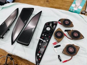 20系　lexus rx レクサス　純正　マークレビンソン　Mark Levinson スピーカー交換　音質向上　カーオーディオ　CarPlay 後付け　ワイヤレス　unityスピーカー　センタースピーカー　ダッシュボード　2インチ　ワイドレンジドライバー　ツイーター　ウーハー　サブウーハー　3インチ　kicker HOT WIRED 名古屋通販　ポン付　カプラーオン　車種別専用　簡単取付　インピーダンス　抵抗値　位相　フェーズ　最適化