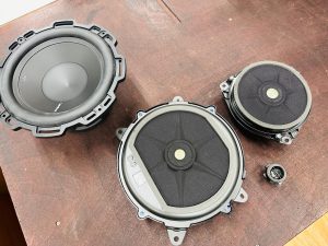レクサス　マークレビンソン　スピーカー交換　サブウーハー　ウーハー　ツイーター　カーオーディオ　音質　低音　高音　LEXUS UNITY スピーカー RCF LX LS LC RX NX IS ES MARK LEVINSON マクレビ　ハイエンドカーオーディオ　インナーバッフル　車種別専用　通販