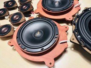 レクサス　純正　マークレビンソン　Mark Levinson スピーカー交換　スピーカー　ツイーター　unity　ウーハー　サブウーハー　アップグレード　フルキット　通販　車種別専用　コネクター　ハーネス　抵抗値　位相　インピーダンス　最適化　kicker FORMULA-X FX-101 2インチ ワイドレンジドライバー　2.5インチ　3インチ　4インチ　フルレンジスピーカー　コアキシャル　音質改善　カーオーディオ　ハイエンド　