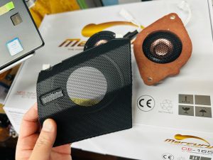 レクサス　LBX lexus マークレビンソン　Mark Levinson スピーカー交換　unityスピーカー　センンタースピーカー　ダッシュボード　ツイーター　ワイドレンジ　フルレンジ　コアキシャル　ミッドレンジ　2インチ ワイドレンジドライバー　3インチ　下まで出るツイーター　ユニティスピーカー　マクレビ　カーオーディオ　音質　スピーカー交換　アップグレード　通販　名古屋　ホットワイヤード　カーオーディオ専門店　抵抗値　インピーダンス　位相　フェーズ　車種別　ハーネス　コネクター　プラグアンドプレイ　kicker blam aqua HOT WIRED AudioCircle オーディオサークル