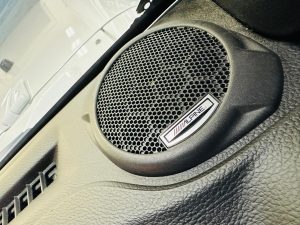 ジープ　ラングラー　jl wrangler jeep kicker rockford all weather サブウーハー　スピーカー交換　ダッシュボード　ツイーター　ミッドレンジ　サウンドバー　リアスピーカー　キッカー　2インチ　3インチ　8cm 10cm フルレンジ　ワイドレンジ　コアキシャル　カーオーディオ　HOT WIRED Mercury Car Audio FORMULA-X FX-101 2inch wide range driver 薄型ウーハー　純正アルパイン　alpine　音質向上