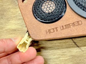 lexus ls600 ls460 uvf45 uvf46 Mark Levinson マークレビンソン　マクレビ　スピーカー交換　センタースピーカー　マークレビンソン対応　マークレビンソン専用　車種別　インピーダンス　ツイーター　センタースピーカー　ダッシュボード　両サイド　Audiocircle Audible Physics kicker blam focal 通販　ホットワイヤード　名古屋　カーオーディオ専門店　専用コネクター　プラグアンドプレイ　簡単取付