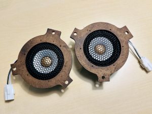 ジープ　ラングラー　jl wrangler jeep kicker rockford all weather サブウーハー　スピーカー交換　ダッシュボード　ツイーター　ミッドレンジ　サウンドバー　リアスピーカー　キッカー　2インチ　3インチ　8cm 10cm フルレンジ　ワイドレンジ　コアキシャル　カーオーディオ　HOT WIRED Mercury Car Audio FORMULA-X FX-101 2inch wide range driver 薄型ウーハー　純正アルパイン　alpine　音質向上
