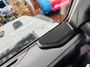 ジープ　ラングラー　jl wrangler jeep kicker rockford all weather サブウーハー　スピーカー交換　ダッシュボード　ツイーター　ミッドレンジ　サウンドバー　リアスピーカー　キッカー　2インチ　3インチ　8cm 10cm フルレンジ　ワイドレンジ　コアキシャル　カーオーディオ　HOT WIRED Mercury Car Audio FORMULA-X FX-101 2inch wide range driver 薄型ウーハー　純正アルパイン　alpine　音質向上