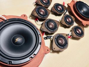 レクサス　純正　マークレビンソン　Mark Levinson スピーカー交換　スピーカー　ツイーター　unity　ウーハー　サブウーハー　アップグレード　フルキット　通販　車種別専用　コネクター　ハーネス　抵抗値　位相　インピーダンス　最適化　kicker FORMULA-X FX-101 2インチ ワイドレンジドライバー　2.5インチ　3インチ　4インチ　フルレンジスピーカー　コアキシャル　音質改善　カーオーディオ　ハイエンド　