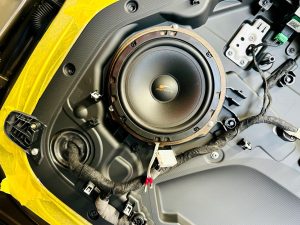 ランドローバー　ディフェンダー　land rover defender 110 90 スピーカー交換　カーオーディオ　メリディアン　meridian ツイーター　ミッドレンジ　スコーカー　ウーハー　サブウーハー　音質改善　音質向上　純正メリディアン　デッドニング　調音施行　断熱　ワイドレンジドライバー　ハイエンド　プレミアムカーオーディオ　ジャガー純正メリディアン　ローバー純正　純正meridian  Mercury Car Audio ce165 FORMULA-X FX-101 プラグアンドプレイ　デッドニング　断熱　遮熱　防音　ロードノイズ