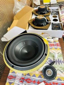 レクサス　マークレビンソン　スピーカー交換　サブウーハー　ウーハー　ツイーター　カーオーディオ　音質　低音　高音　LEXUS UNITY スピーカー RCF LX LS LC RX NX IS ES MARK LEVINSON マクレビ　ハイエンドカーオーディオ　インナーバッフル　車種別専用　通販