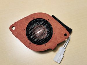 レクサス　LBX lexus マークレビンソン　Mark Levinson スピーカー交換　unityスピーカー　センンタースピーカー　ダッシュボード　ツイーター　ワイドレンジ　フルレンジ　コアキシャル　ミッドレンジ　2インチ ワイドレンジドライバー　3インチ　下まで出るツイーター　ユニティスピーカー　マクレビ　カーオーディオ　音質　スピーカー交換　アップグレード　通販　名古屋　ホットワイヤード　カーオーディオ専門店　抵抗値　インピーダンス　位相　フェーズ　車種別　ハーネス　コネクター　プラグアンドプレイ　kicker blam aqua HOT WIRED AudioCircle オーディオサークル