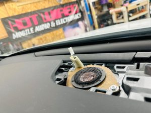 lexus LS レクサス　マークレビンソン　レクサス純正　スピーカー交換　unityスピーカー　センタースピーカー　ダッシュボード　ツイーター　音質向上　音質改善　マクレビ　dsp 通販　HOT WIRED 名古屋　ワイドレンジドライバー　2インチ　FORMULA-X fx101 業販 emma ハイエンドカーオーディオ　下まで出るツイーター　カプラーオン　プラグアンドプレイ