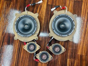 lexus IS レクサス　マークレビンソン　レクサス純正　スピーカー交換　unityスピーカー　センタースピーカー　ダッシュボード　ツイーター　音質向上　音質改善　マクレビ　dsp 通販　HOT WIRED 名古屋　ワイドレンジドライバー　2インチ　FORMULA-X fx101 業販 emma ハイエンドカーオーディオ　下まで出るツイーター　カプラーオン　プラグアンドプレイ