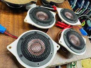 ジープ　ラングラー　jl wrangler jeep kicker rockford all weather サブウーハー　スピーカー交換　ダッシュボード　ツイーター　ミッドレンジ　サウンドバー　リアスピーカー　キッカー　2インチ　3インチ　8cm 10cm フルレンジ　ワイドレンジ　コアキシャル　カーオーディオ　HOT WIRED Mercury Car Audio FORMULA-X FX-101 2inch wide range driver 薄型ウーハー　純正アルパイン　alpine　音質向上
