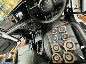 ジープ　ラングラー　jl wrangler jeep kicker rockford all weather サブウーハー　スピーカー交換　ダッシュボード　ツイーター　ミッドレンジ　サウンドバー　リアスピーカー　キッカー　2インチ　3インチ　8cm 10cm フルレンジ　ワイドレンジ　コアキシャル　カーオーディオ　HOT WIRED Mercury Car Audio FORMULA-X FX-101 2inch wide range driver 薄型ウーハー　純正アルパイン　alpine　音質向上