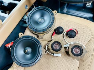 ランドローバー　ディフェンダー　land rover defender 110 90 スピーカー交換　カーオーディオ　メリディアン　meridian ツイーター　ミッドレンジ　スコーカー　ウーハー　サブウーハー　音質改善　音質向上　純正メリディアン　デッドニング　調音施行　断熱　ワイドレンジドライバー　ハイエンド　プレミアムカーオーディオ　ジャガー純正メリディアン　ローバー純正　純正meridian  Mercury Car Audio ce165 FORMULA-X FX-101 プラグアンドプレイ