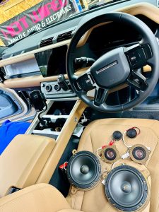 ランドローバー　ディフェンダー　land rover defender 110 90 スピーカー交換　カーオーディオ　メリディアン　meridian ツイーター　ミッドレンジ　スコーカー　ウーハー　サブウーハー　音質改善　音質向上　純正メリディアン　デッドニング　調音施行　断熱　ワイドレンジドライバー　ハイエンド　プレミアムカーオーディオ　ジャガー純正メリディアン　ローバー純正　純正meridian  Mercury Car Audio ce165 FORMULA-X FX-101 プラグアンドプレイ