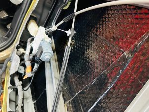 ランドローバー　ディフェンダー　land rover defender 110 90 スピーカー交換　カーオーディオ　メリディアン　meridian ツイーター　ミッドレンジ　スコーカー　ウーハー　サブウーハー　音質改善　音質向上　純正メリディアン　デッドニング　調音施行　断熱　ワイドレンジドライバー　ハイエンド　プレミアムカーオーディオ　ジャガー純正メリディアン　ローバー純正　純正meridian  Mercury Car Audio ce165 FORMULA-X FX-101 プラグアンドプレイ