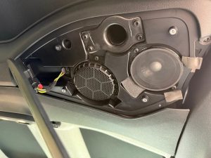 jeep wrangler jl スピーカー交換　カーオーディオ　音質改善　音質向上　デッドニング　　サウンドバー　2インチ　3インチ　4インチ　2.5インチ　フルレンジ　ワイドレンジ　スピーカー　コアキシャル　kicker Audible Physics FORMULA-X FX-101 ram3 ram2 音質志向　純正アルパイン　alpine プラグアンドプレイ　通販　カプラーオン　簡単取付　周波数　イコライザー　アナライザー　rta 周波数特性　測定　カーオーディオ専門店　ワイドレンジドライバ　HOT WIRED ホットワイヤード　サブウーハー　アップグレード