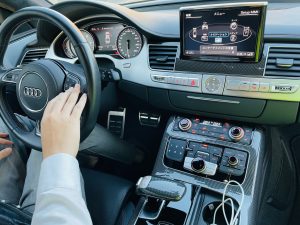 アウディ　純正ナビ　ナビ修理　ナビ交換　audi mmi mib 3g plus リビルト　中古　ナビユニット　ブラックアウト　勝手に再起動　電源が落ちる　hdd ssd ハードディスク　s8 a8 a7 s7 a6 s6 a4 a3 a2 q7 q8 a5 q5 修理　ディーラー　CarPlay ワイヤレス　Android Auto ミラーリング　Youtube