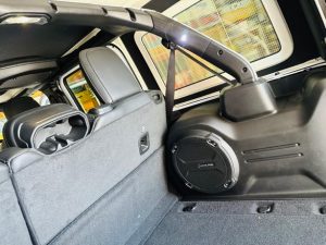 jeep wrangler jl jk jt rockford p3 sub woofer ジープ　ラングラー　カーオーディオ　スピーカー交換　サブウーハー　ウーハー　音質　2インチ　10インチ　3インチ　4インチ　ツイーター　ワイドレンジドライバー　FORMULA-X FX-101 Audible Physics ram2 ロックフォード　薄型　ジープ純正　CarPlay カスタム　オーディオ　名古屋　カーオーディオ専門店　ホットワイヤード 純正アルパイン　alpine アルパイン　weather proof 楕円ウーハー