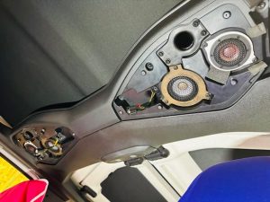 jeep wrangler jl jk jt rockford p3 sub woofer ジープ　ラングラー　カーオーディオ　スピーカー交換　サブウーハー　ウーハー　音質　2インチ　10インチ　3インチ　4インチ　ツイーター　ワイドレンジドライバー　FORMULA-X FX-101 Audible Physics ram2 ロックフォード　薄型　ジープ純正　CarPlay カスタム　オーディオ　名古屋　カーオーディオ専門店　ホットワイヤード 純正アルパイン　alpine アルパイン　weather proof 楕円ウーハー　サウンドバー　セパレート