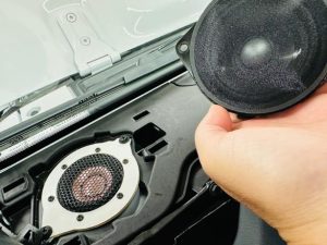 jeep wrangler jl jk jt rockford p3 sub woofer ジープ　ラングラー　カーオーディオ　スピーカー交換　サブウーハー　ウーハー　音質　2インチ　10インチ　3インチ　4インチ　ツイーター　ワイドレンジドライバー　FORMULA-X FX-101 Audible Physics ram2 ロックフォード　薄型　ジープ純正　CarPlay カスタム　オーディオ　名古屋　カーオーディオ専門店　ホットワイヤード 純正アルパイン　alpine アルパイン　weather proof 楕円ウーハー　サウンドバー　セパレート