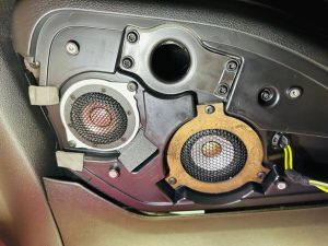 jeep wrangler jl jk jt rockford p3 sub woofer ジープ　ラングラー　カーオーディオ　スピーカー交換　サブウーハー　ウーハー　音質　2インチ　10インチ　3インチ　4インチ　ツイーター　ワイドレンジドライバー　FORMULA-X FX-101 Audible Physics ram2 ロックフォード　薄型　ジープ純正　CarPlay カスタム　オーディオ　名古屋　カーオーディオ専門店　ホットワイヤード 純正アルパイン　alpine アルパイン　weather proof 楕円ウーハー　サウンドバー　セパレート