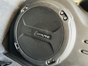 jeep wrangler jl jk jt rockford p3 sub woofer ジープ　ラングラー　カーオーディオ　スピーカー交換　サブウーハー　ウーハー　音質　2インチ　10インチ　3インチ　4インチ　ツイーター　ワイドレンジドライバー　FORMULA-X FX-101 Audible Physics ram2 ロックフォード　薄型　ジープ純正　CarPlay カスタム　オーディオ　名古屋　カーオーディオ専門店　ホットワイヤード 純正アルパイン　alpine アルパイン　weather proof 楕円ウーハー