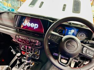 jeep wrangler jl スピーカー交換　カーオーディオ　音質改善　音質向上　デッドニング　　サウンドバー　2インチ　3インチ　4インチ　2.5インチ　フルレンジ　ワイドレンジ　スピーカー　コアキシャル　kicker Audible Physics FORMULA-X FX-101 ram3 ram2 音質志向　純正アルパイン　alpine プラグアンドプレイ　通販　カプラーオン　簡単取付　周波数　イコライザー　アナライザー　rta 周波数特性　測定　カーオーディオ専門店　ワイドレンジドライバ　HOT WIRED ホットワイヤード　サブウーハー　アップグレード
