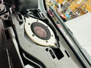 jeep wrangler jl スピーカー交換　カーオーディオ　音質改善　音質向上　デッドニング　　サウンドバー　2インチ　3インチ　4インチ　2.5インチ　フルレンジ　ワイドレンジ　スピーカー　コアキシャル　kicker Audible Physics FORMULA-X FX-101 ram3 ram2 音質志向　純正アルパイン　alpine プラグアンドプレイ　通販　カプラーオン　簡単取付　周波数　イコライザー　アナライザー　rta 周波数特性　測定　カーオーディオ専門店　ワイドレンジドライバ　HOT WIRED ホットワイヤード　サブウーハー　アップグレード