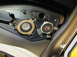 jeep wrangler jl スピーカー交換　カーオーディオ　音質改善　音質向上　デッドニング　　サウンドバー　2インチ　3インチ　4インチ　2.5インチ　フルレンジ　ワイドレンジ　スピーカー　コアキシャル　kicker Audible Physics FORMULA-X FX-101 ram3 ram2 音質志向　純正アルパイン　alpine プラグアンドプレイ　通販　カプラーオン　簡単取付　周波数　イコライザー　アナライザー　rta 周波数特性　測定　カーオーディオ専門店　ワイドレンジドライバ　HOT WIRED ホットワイヤード　サブウーハー　アップグレード