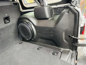jeep wrangler jl jk jt rockford p3 sub woofer ジープ　ラングラー　カーオーディオ　スピーカー交換　サブウーハー　ウーハー　音質　2インチ　10インチ　3インチ　4インチ　ツイーター　ワイドレンジドライバー　FORMULA-X FX-101 Audible Physics ram2 ロックフォード　薄型　ジープ純正　CarPlay カスタム　オーディオ　名古屋　カーオーディオ専門店　ホットワイヤード