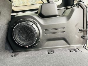 jeep wrangler jl jk jt rockford p3 sub woofer ジープ　ラングラー　カーオーディオ　スピーカー交換　サブウーハー　ウーハー　音質　2インチ　10インチ　3インチ　4インチ　ツイーター　ワイドレンジドライバー　FORMULA-X FX-101 Audible Physics ram2 ロックフォード　薄型　ジープ純正　CarPlay カスタム　オーディオ　名古屋　カーオーディオ専門店　ホットワイヤード