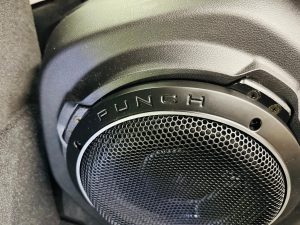jeep wrangler jl jk jt rockford p3 sub woofer ジープ　ラングラー　カーオーディオ　スピーカー交換　サブウーハー　ウーハー　音質　2インチ　10インチ　3インチ　4インチ　ツイーター　ワイドレンジドライバー　FORMULA-X FX-101 Audible Physics ram2 ロックフォード　薄型　ジープ純正　CarPlay カスタム　オーディオ　名古屋　カーオーディオ専門店　ホットワイヤード 純正アルパイン　alpine アルパイン　weather proof 楕円ウーハー