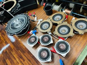 jeep wrangler jl jk jt rockford p3 sub woofer ジープ　ラングラー　カーオーディオ　スピーカー交換　サブウーハー　ウーハー　音質　2インチ　10インチ　3インチ　4インチ　ツイーター　ワイドレンジドライバー　FORMULA-X FX-101 Audible Physics ram2 ロックフォード　薄型　ジープ純正　CarPlay カスタム　オーディオ　名古屋　カーオーディオ専門店　ホットワイヤード