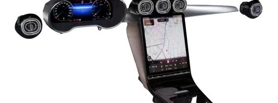 W205 ベンツCクラスの純正ナビを劇的に進化させる、最新型アンドロイドナビモニターのご紹介：13インチモニター＋フルスクリーンデジタルメーター