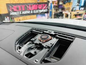 ポルシェ　純正ボーズ　ボーズ　bose porsche macan 911 カイエン　パラメーラ　マカン　純正BOSE　bose sound スピーカー交換　センタースピーカー　ツイーター　音質　カーオーディオ　車種別専用　通販　カーオーディオ専門店　名古屋　HOT WIRED ホットワイヤード