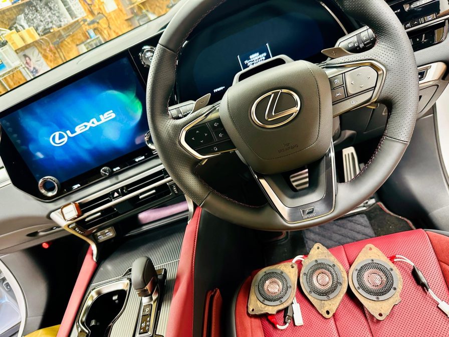 LEXUS RX500h レクサス純正マークレビンソンのダッシュボード上のUnityスピーカー3台をアップグレードする方法
