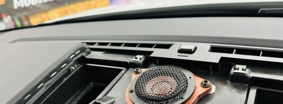 ポルシェ純正BOSEサウンドの正しいスピーカー交換のやり方：PORSCHE マカン センタースピーカーのアップグレード編