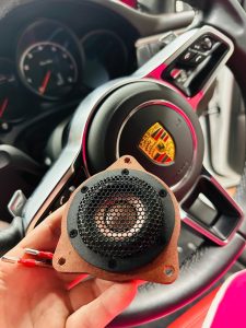 ポルシェ　純正ボーズ　ボーズ　bose porsche macan 911 カイエン　パラメーラ　マカン　純正BOSE　bose sound スピーカー交換　センタースピーカー　ツイーター　音質　カーオーディオ　車種別専用　通販　カーオーディオ専門店　名古屋　HOT WIRED ホットワイヤード
