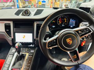 ポルシェ　車種別　マカン　アンドロイドナビ　Android デュアルモニター 12.3 12.5 12.8 テスラ　テスロイド　Youtube CarPlay カープレイ　iPhone ワイヤレス　Android Auto Googleマップ　グーグル　ヤフーカーナビ　クラリオン　純正ナビ　pcm パラメーラ　カイエン　911　2din bose macan porsche ナビ交換　カーナビ　コーディング　coding ポルシェ専用