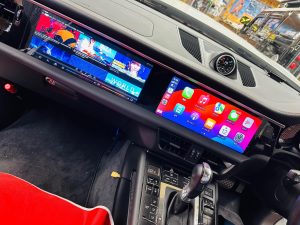 ポルシェ　車種別　マカン　アンドロイドナビ　Android デュアルモニター 12.3 12.5 12.8 テスラ　テスロイド　Youtube CarPlay カープレイ　iPhone ワイヤレス　Android Auto Googleマップ　グーグル　ヤフーカーナビ　クラリオン　純正ナビ　pcm パラメーラ　カイエン　911　2din bose macan porsche ナビ交換　カーナビ　コーディング　coding ポルシェ専用