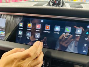 ポルシェ　車種別　マカン　アンドロイドナビ　Android デュアルモニター 12.3 12.5 12.8 テスラ　テスロイド　Youtube CarPlay カープレイ　iPhone ワイヤレス　Android Auto Googleマップ　グーグル　ヤフーカーナビ　クラリオン　純正ナビ　pcm パラメーラ　カイエン　911　2din bose macan porsche ナビ交換　カーナビ　コーディング　coding ポルシェ専用