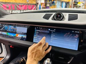 ポルシェ　車種別　マカン　アンドロイドナビ　Android デュアルモニター 12.3 12.5 12.8 テスラ　テスロイド　Youtube CarPlay カープレイ　iPhone ワイヤレス　Android Auto Googleマップ　グーグル　ヤフーカーナビ　クラリオン　純正ナビ　pcm パラメーラ　カイエン　911　2din bose macan porsche ナビ交換　カーナビ　コーディング　coding ポルシェ専用