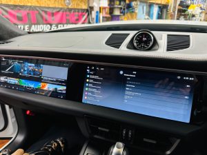 ポルシェ　車種別　マカン　アンドロイドナビ　Android デュアルモニター 12.3 12.5 12.8 テスラ　テスロイド　Youtube CarPlay カープレイ　iPhone ワイヤレス　Android Auto Googleマップ　グーグル　ヤフーカーナビ　クラリオン　純正ナビ　pcm パラメーラ　カイエン　911　2din bose macan porsche ナビ交換　カーナビ　コーディング　coding ポルシェ専用