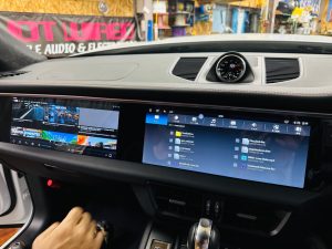 ポルシェ　車種別　マカン　アンドロイドナビ　Android デュアルモニター 12.3 12.5 12.8 テスラ　テスロイド　Youtube CarPlay カープレイ　iPhone ワイヤレス　Android Auto Googleマップ　グーグル　ヤフーカーナビ　クラリオン　純正ナビ　pcm パラメーラ　カイエン　911　2din bose macan porsche ナビ交換　カーナビ　コーディング　coding ポルシェ専用