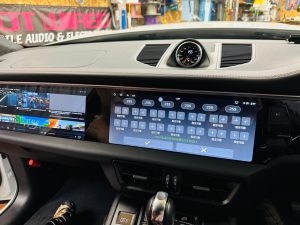 ポルシェ　車種別　マカン　アンドロイドナビ　Android デュアルモニター 12.3 12.5 12.8 テスラ　テスロイド　Youtube CarPlay カープレイ　iPhone ワイヤレス　Android Auto Googleマップ　グーグル　ヤフーカーナビ　クラリオン　純正ナビ　pcm パラメーラ　カイエン　911　2din bose macan porsche ナビ交換　カーナビ　コーディング　coding ポルシェ専用