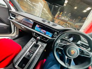 ポルシェ　車種別　マカン　アンドロイドナビ　Android デュアルモニター 12.3 12.5 12.8 テスラ　テスロイド　Youtube CarPlay カープレイ　iPhone ワイヤレス　Android Auto Googleマップ　グーグル　ヤフーカーナビ　クラリオン　純正ナビ　pcm パラメーラ　カイエン　911　2din bose macan porsche ナビ交換　カーナビ　コーディング　coding ポルシェ専用