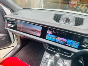 ポルシェ　車種別　マカン　アンドロイドナビ　Android デュアルモニター 12.3 12.5 12.8 テスラ　テスロイド　Youtube CarPlay カープレイ　iPhone ワイヤレス　Android Auto Googleマップ　グーグル　ヤフーカーナビ　クラリオン　純正ナビ　pcm パラメーラ　カイエン　911　2din bose macan porsche ナビ交換　カーナビ　コーディング　coding ポルシェ専用